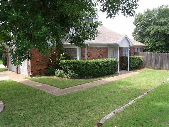 3rd image of 2607 Bayberry Ln