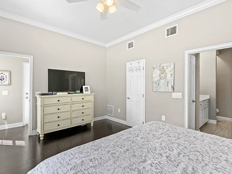 350 N Phelps Ave — Photo 20