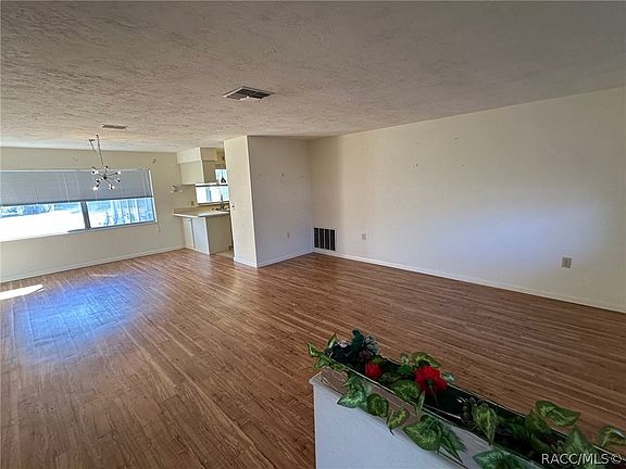 5th image of 3335 N Tamarisk Ave