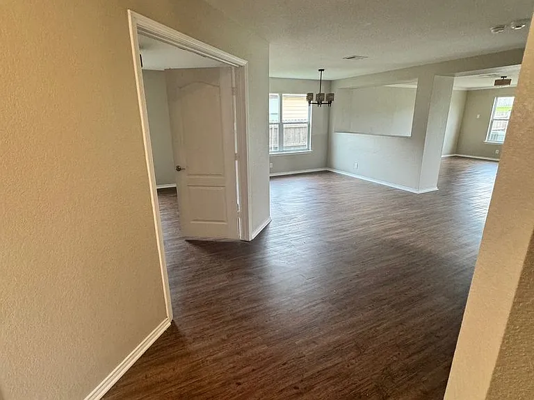 349 Tower Dr — Photo 5