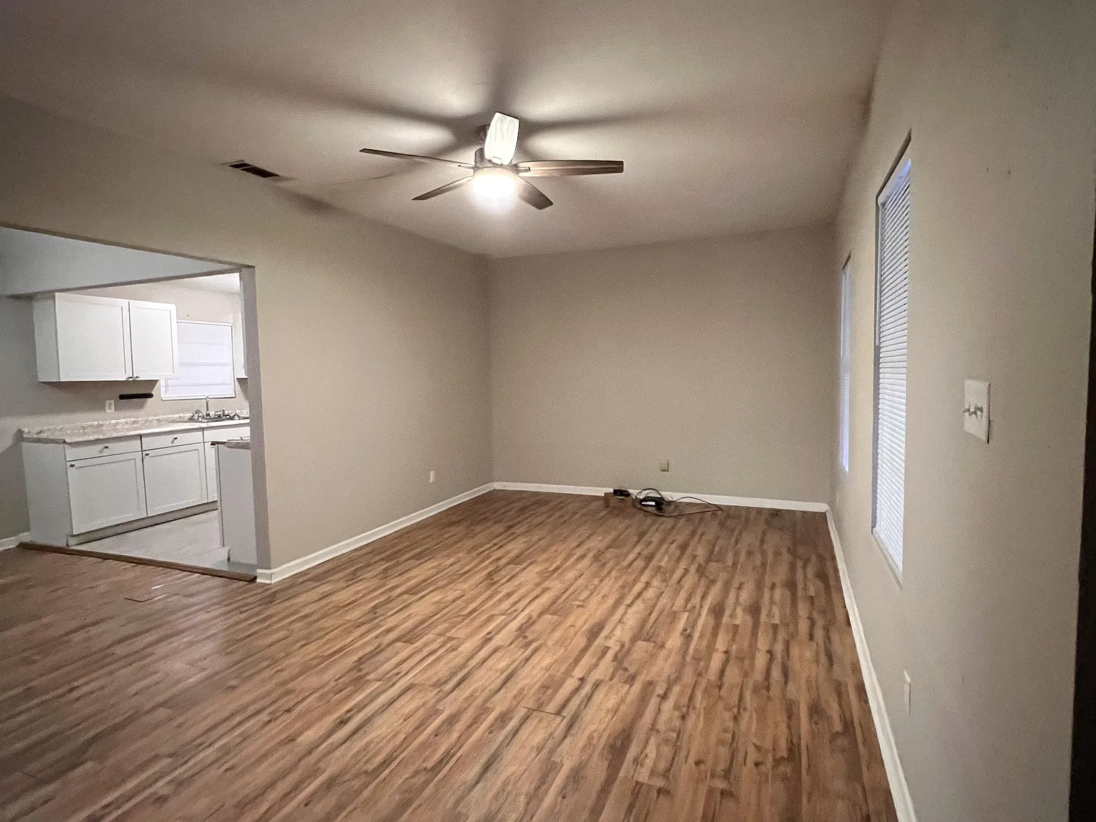 5 bed, 2100 sqft, $1,600 — Photo 4