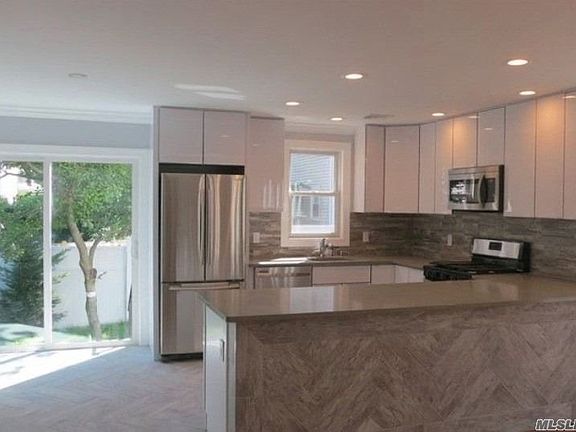 5th image of 70A Sagamore Hill Dr