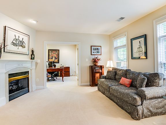 Library/Den - Entry Level