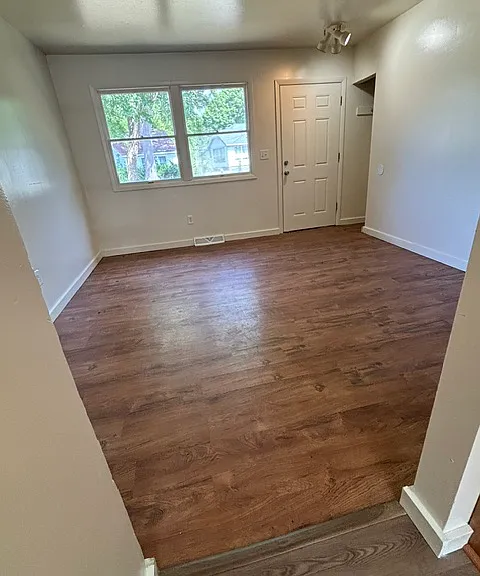 633 Jackson Ave — Photo 5