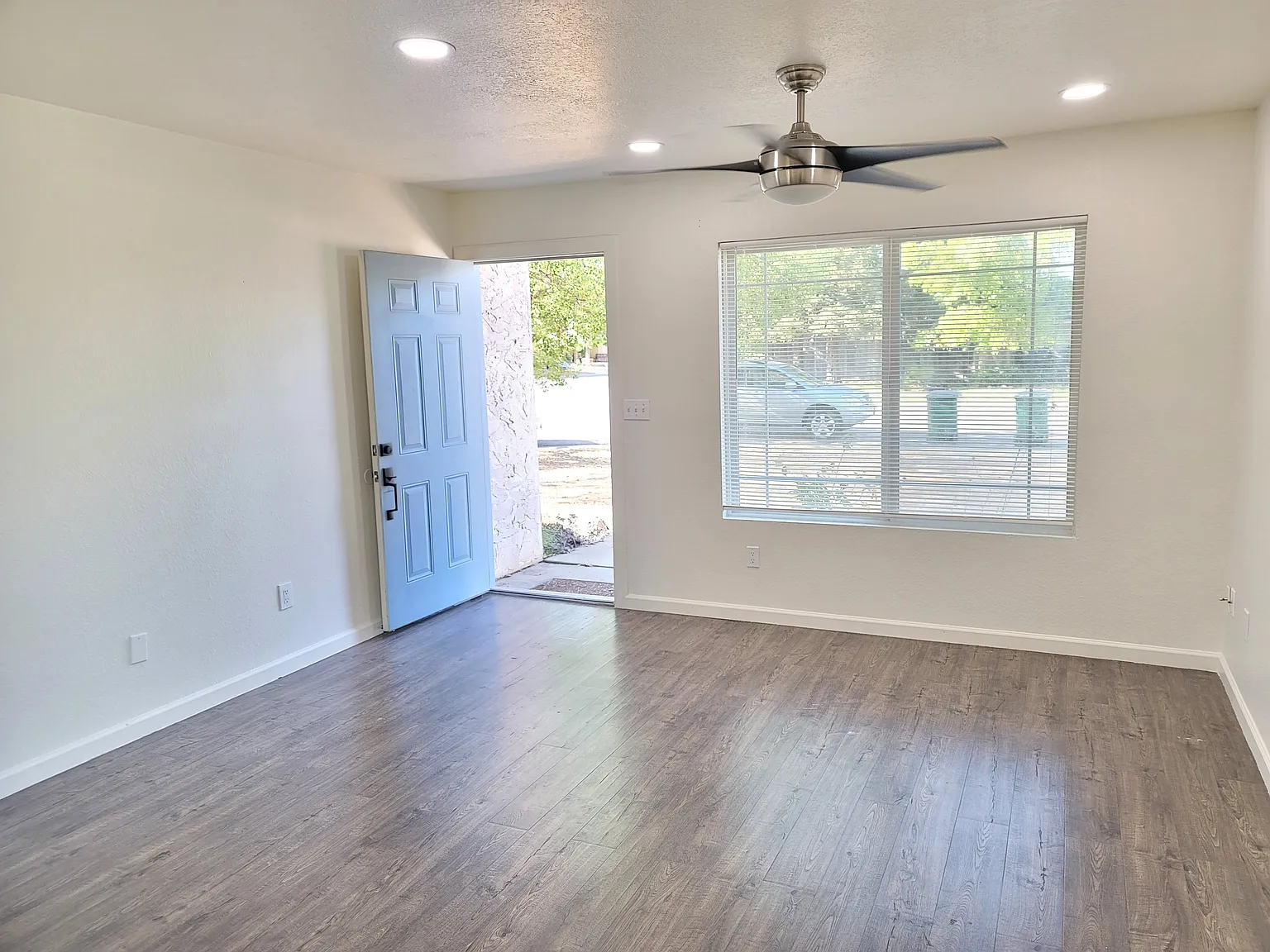 3 bed, 1160 sqft, $1,800 — Photo 2