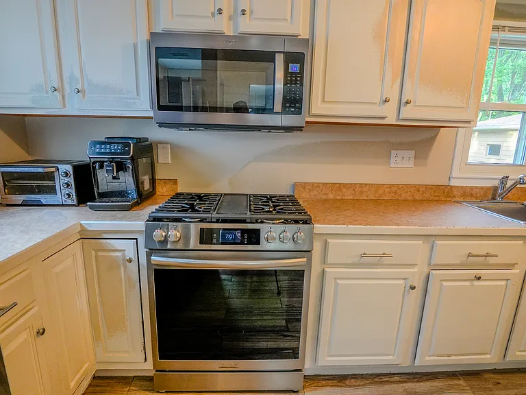 72 Sherwood Ave — Photo 10