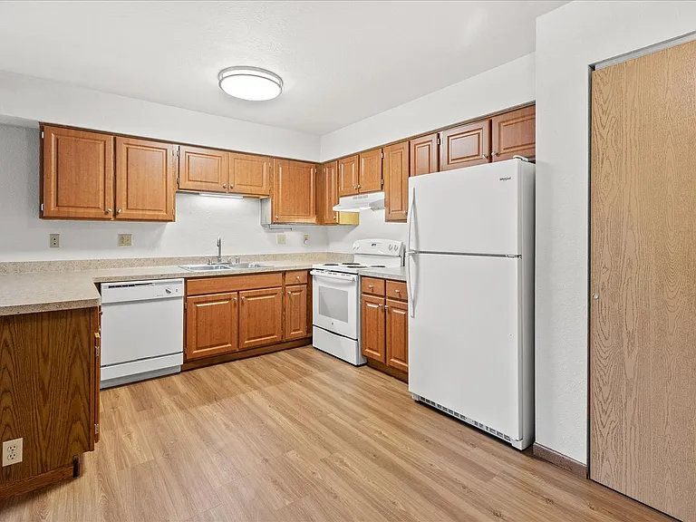266 & 292 Cory Ave — Photo 4
