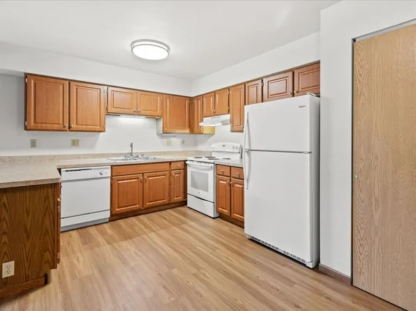 Morgie Associates LLC (Dousman Apartments), 266 & 292 Cory Ave #266-F, Dousman, WI 53118