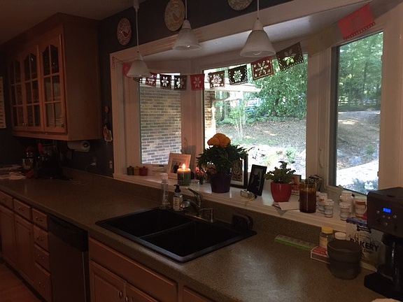kitchen w/ bay window