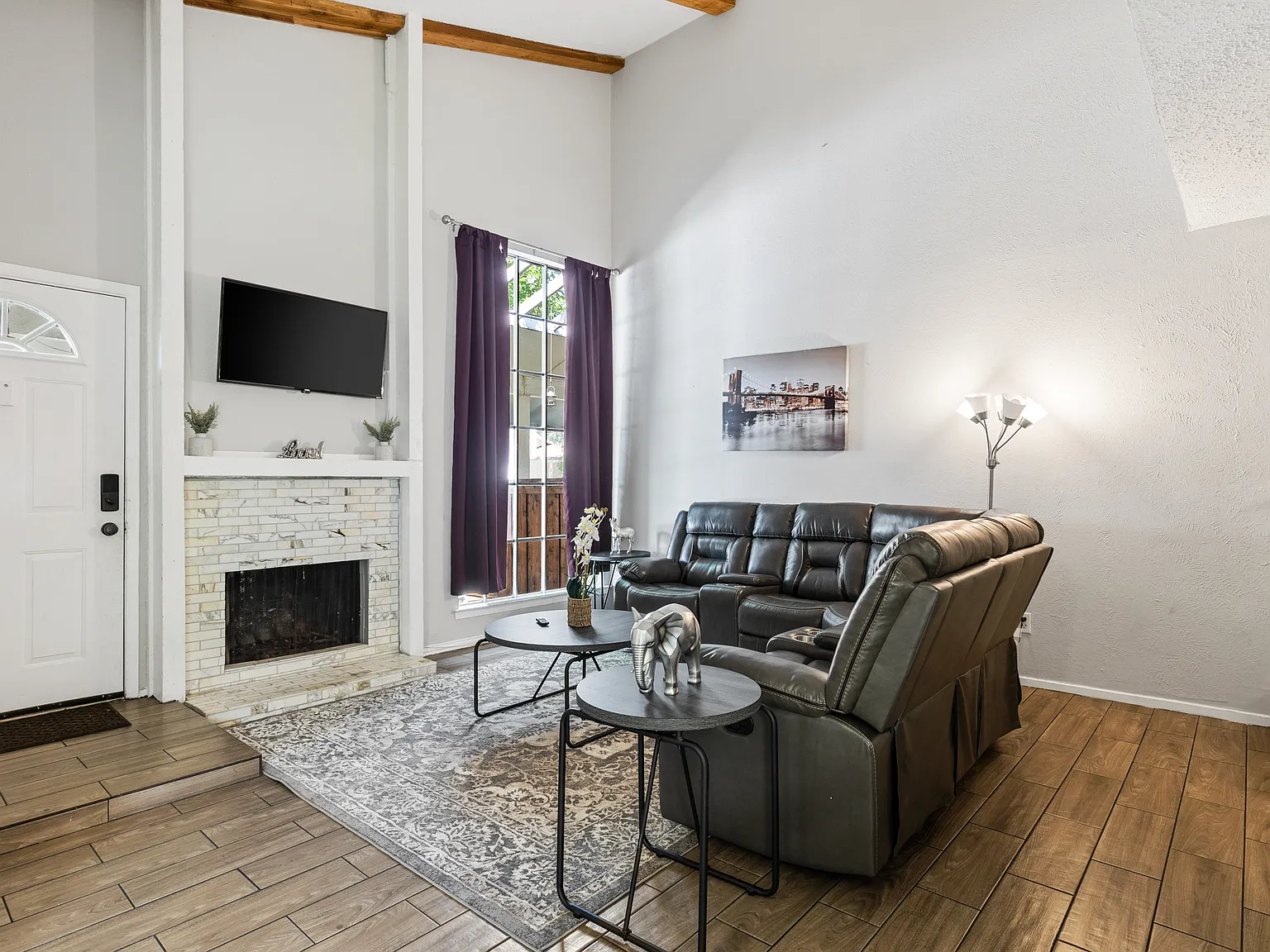 3 bed, 1250 sqft, $4,400 — Photo 3