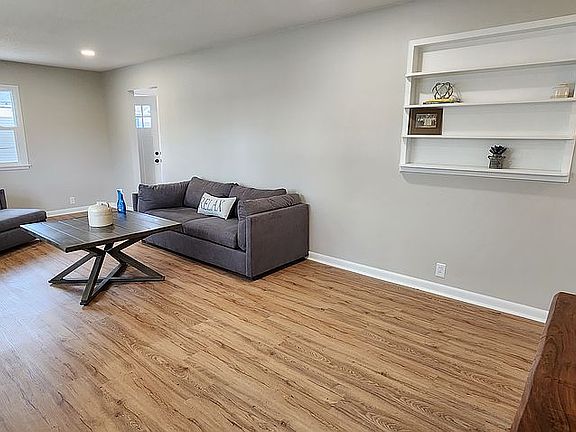 2nd image of 1127 Maple Ave