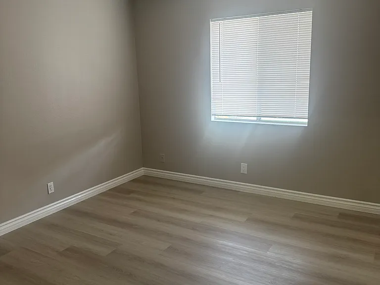 374 N Avenue 57 — Photo 8