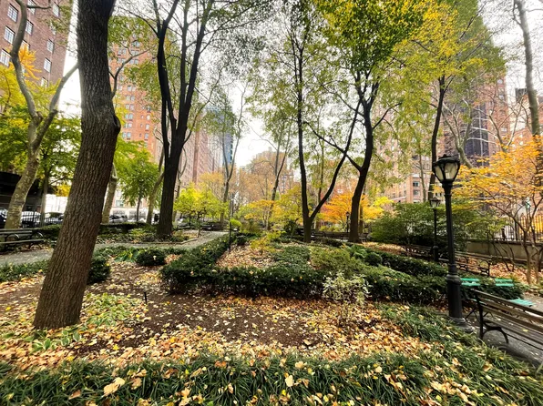 5 Tudor City Place image 15 of 16