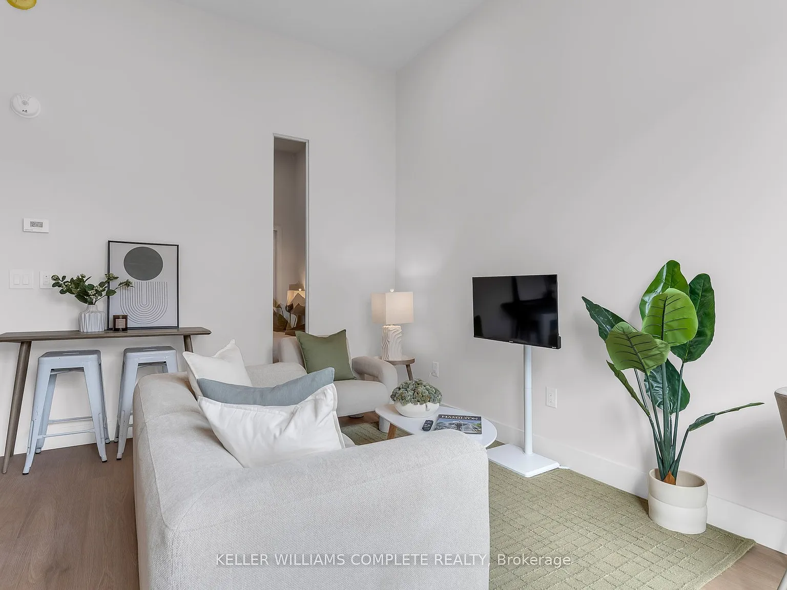 56 York Blvd — Photo 4