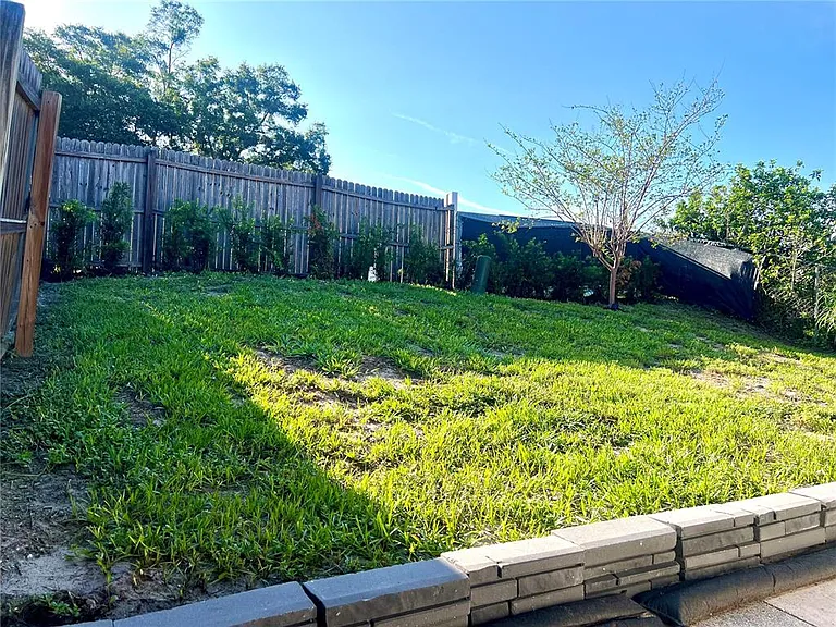 816 Sleepy Harbour Dr — Photo 17