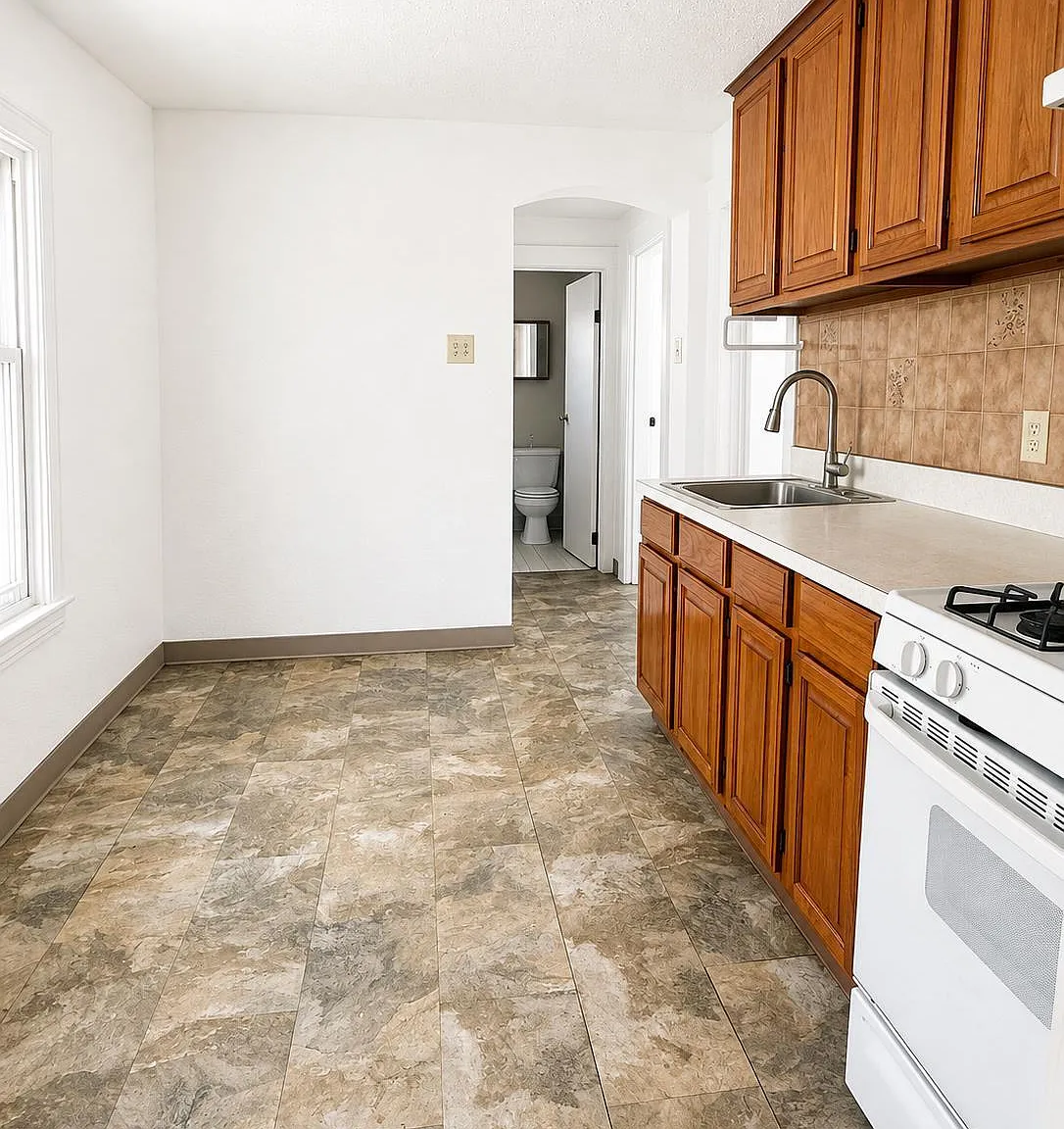 3 bed, 1.0 bath, 1464 sqft, $2,350 — Photo 2