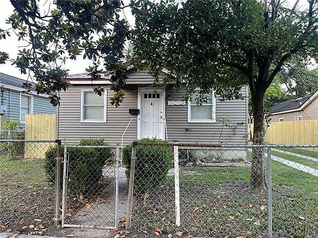 1st image of 1228 Southlawn Blvd