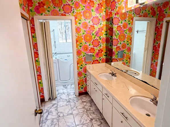 151 W 88th St, Los Angeles, CA 90003