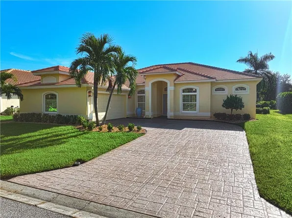26307 Clarkston DR, BONITA SPRINGS, FL 34135