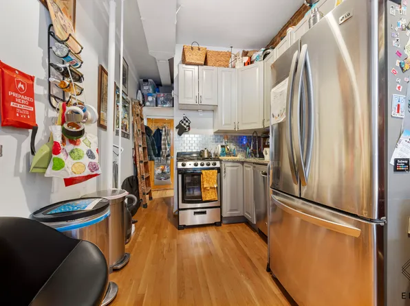 199 Java Street image 2 of 12