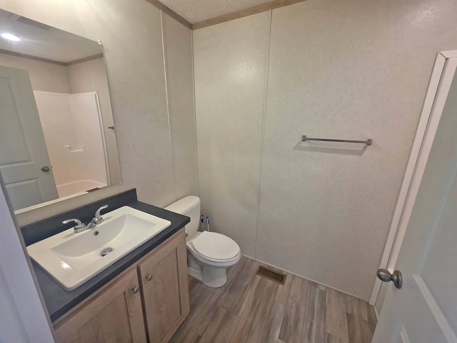 3 bed, 2.0 bath, 990 sqft, $1,250 — Photo 4