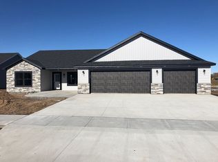 1627 Hurst Castle Rd, Saint Cloud, MN 56303