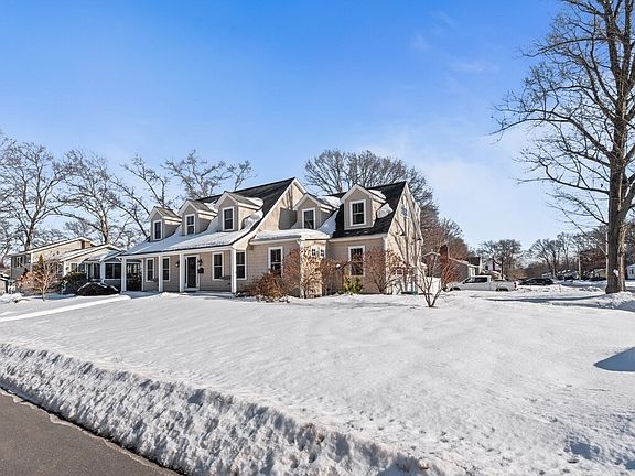 4th image of 81 Longmeadow Dr