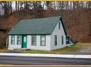 70 Valley St, Springfield, VT 05156