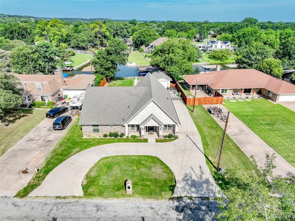 4100 Apache Trail Ct, Granbury, TX 76048