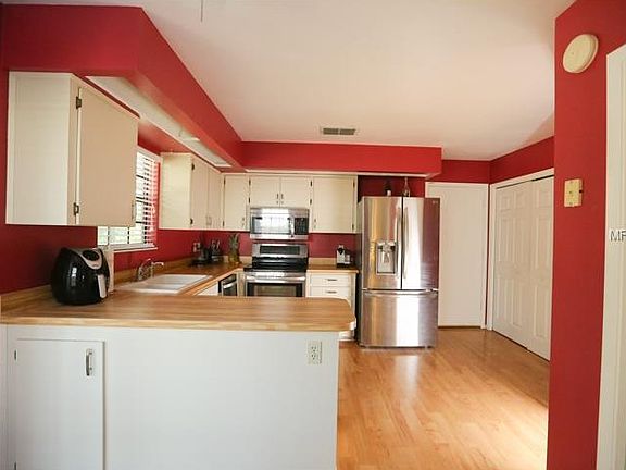 3rd image of 1239 Parkland Ct