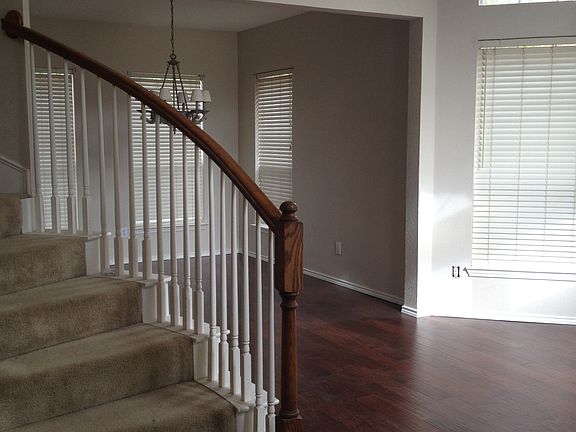 5th image of 5926 Mockingbird Ln