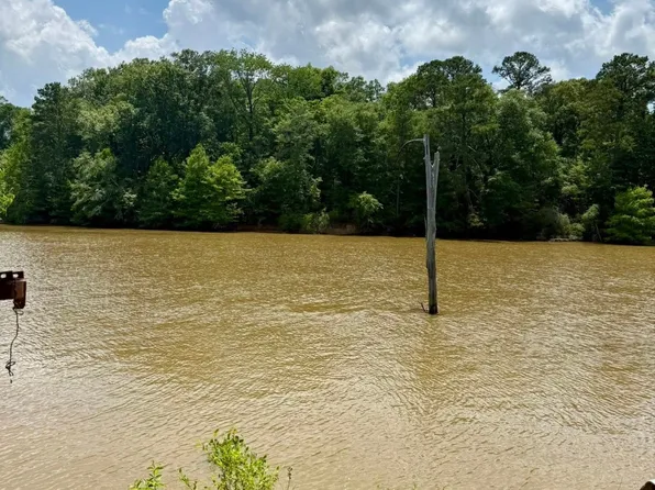 682 River Rd, Logansport, LA 71049
