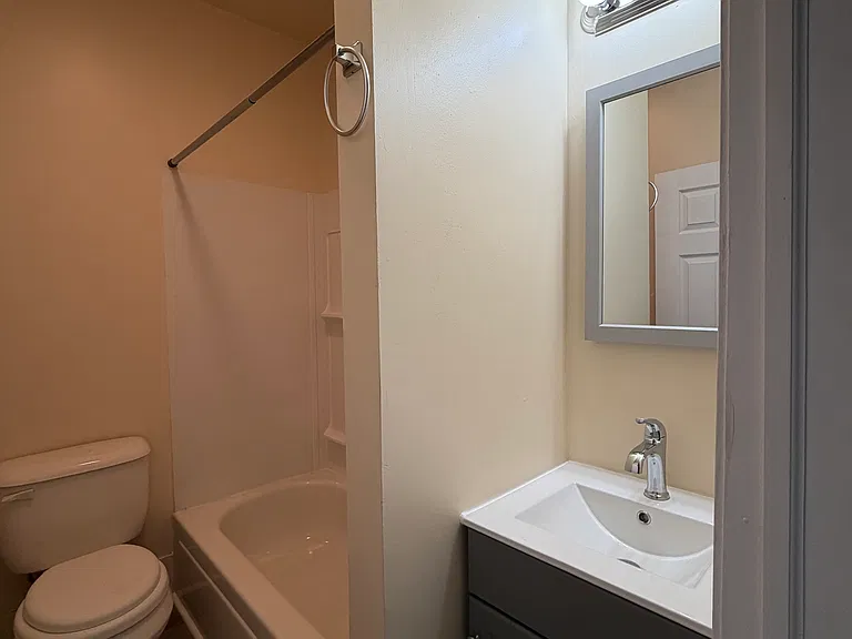416 Palmer Ave #6 — Photo 8