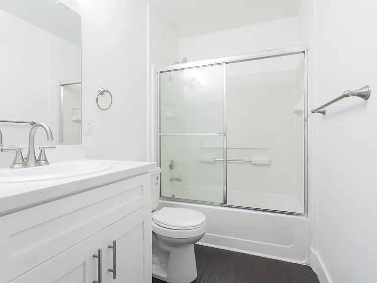 Park Regency Apartments — Photo 20