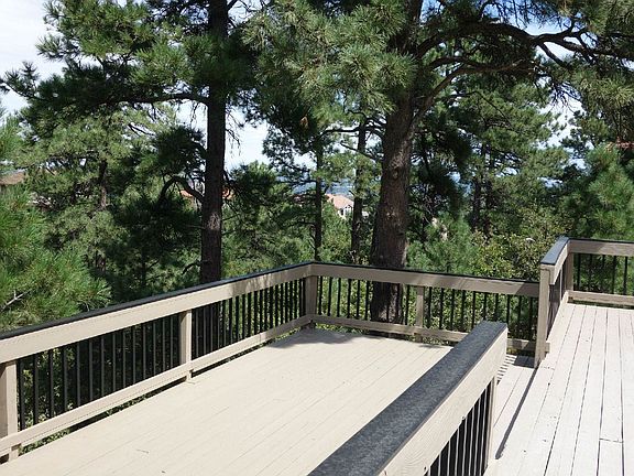 Two leveled Deck to enjoy your friends while watching the city lights!