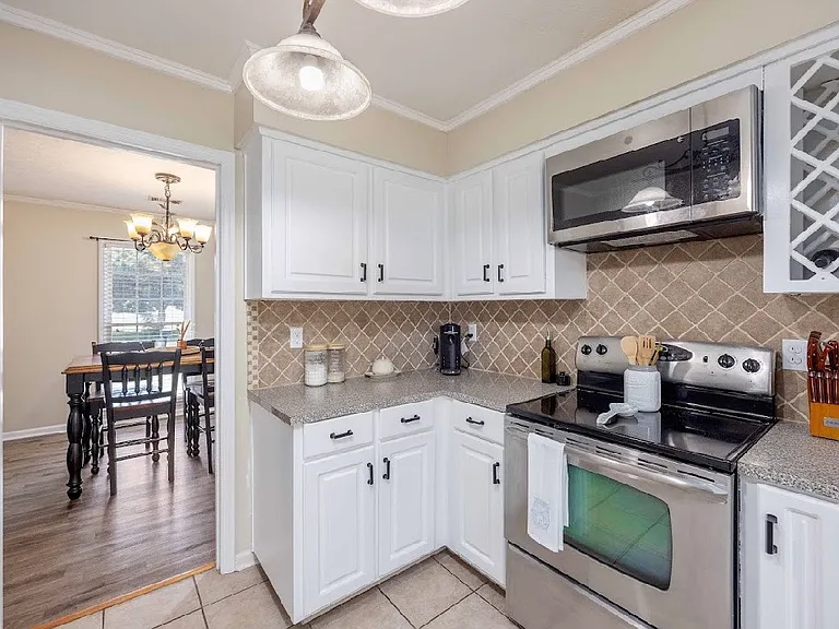 1504 Melanie Ln — Photo 15
