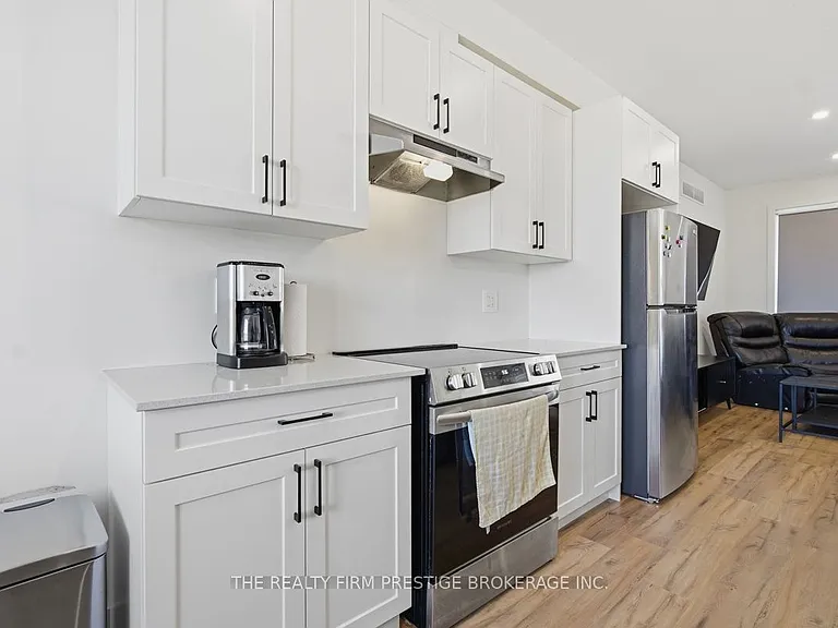 1595 Capri Cres #28 — Photo 9