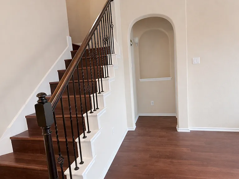 480 Spring Dr — Photo 7