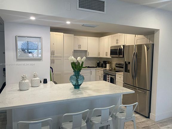 3rd image of 3725 S Ocean Dr APT 924