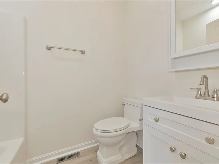 39 Middle St #1 — Photo 11