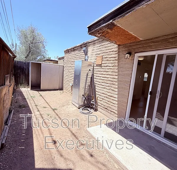 319 E Blacklidge Dr #2 — Photo 13