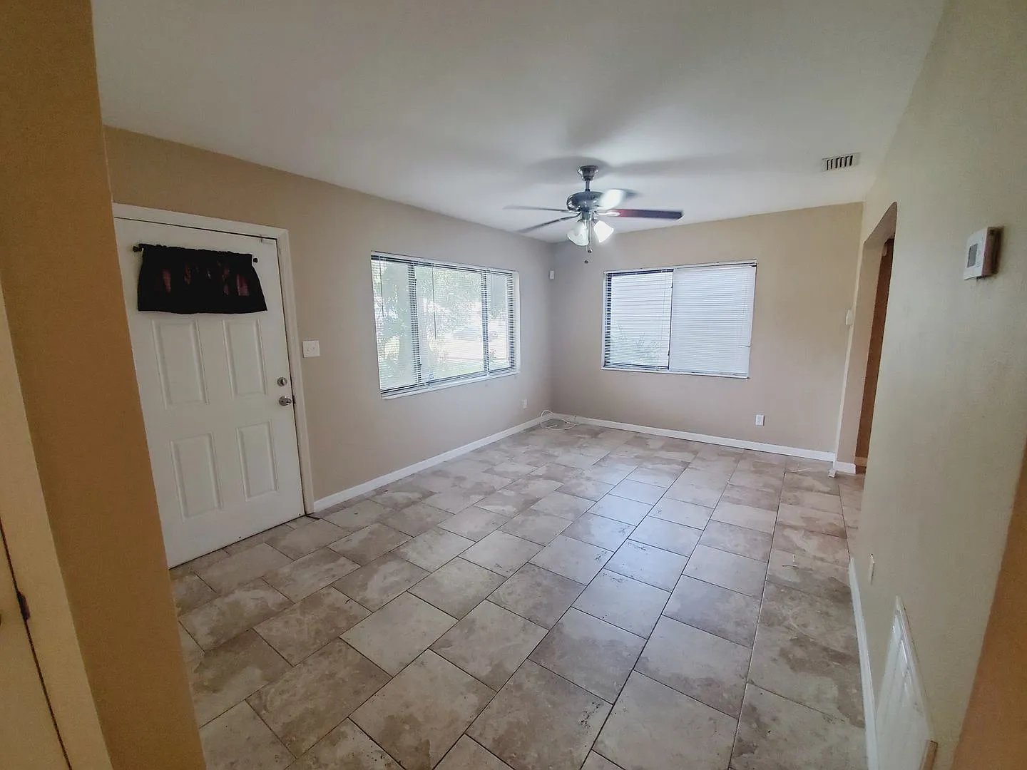 Three Bedroom One bathroom House — Photo 3