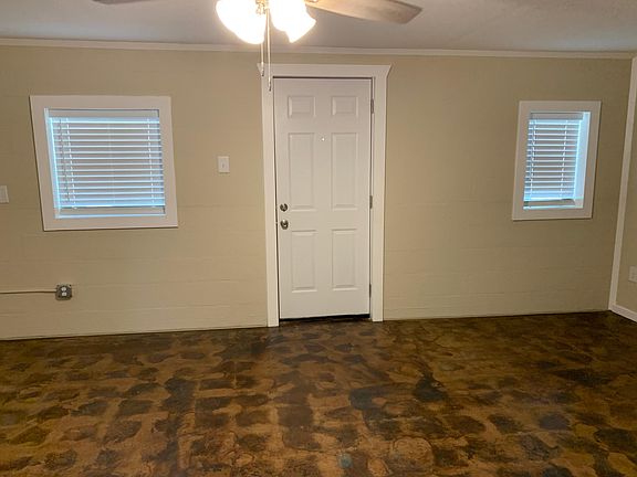 3rd image of 915 Hamilton Blvd