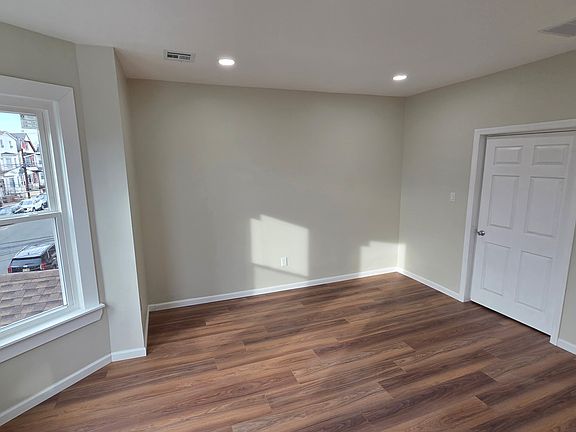 3rd image of 419 N 2nd St