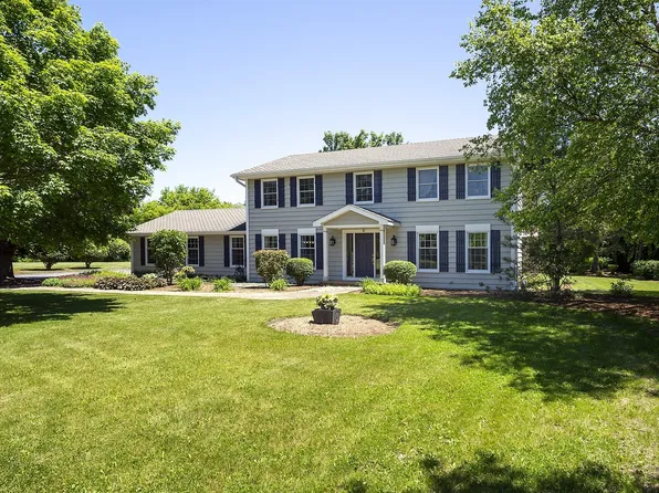 34675 N Oak Knoll Cir, Gurnee, IL 60031