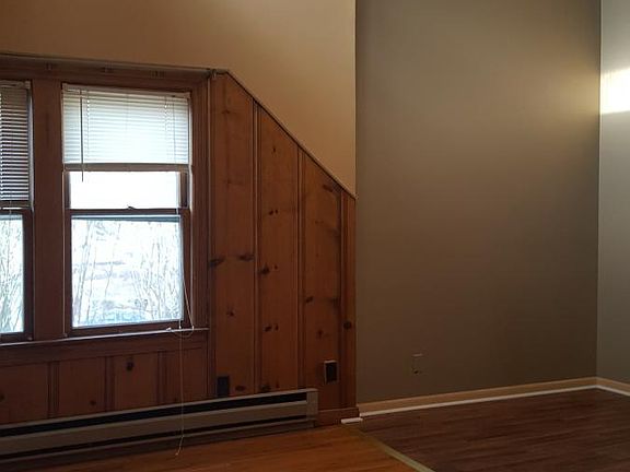 2nd image of 207 Chestnut St E