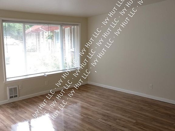 5th image of 1011 S Kent Des Moines Rd APT 2