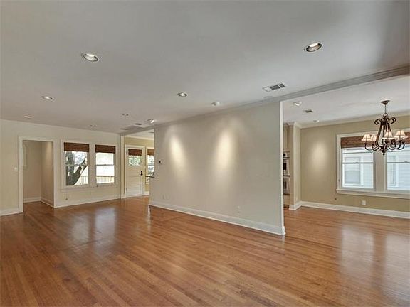 4th image of 2104 Elton Ln