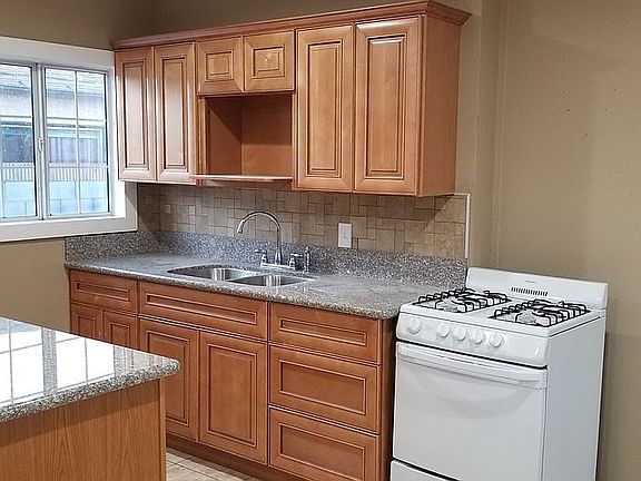 4th image of 4922 W 118th Pl