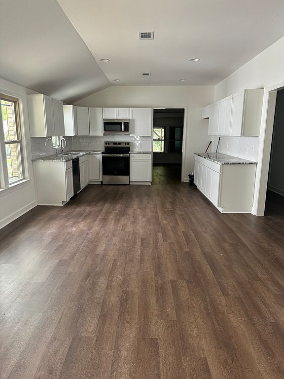 1120 W 24th St - Property Image
